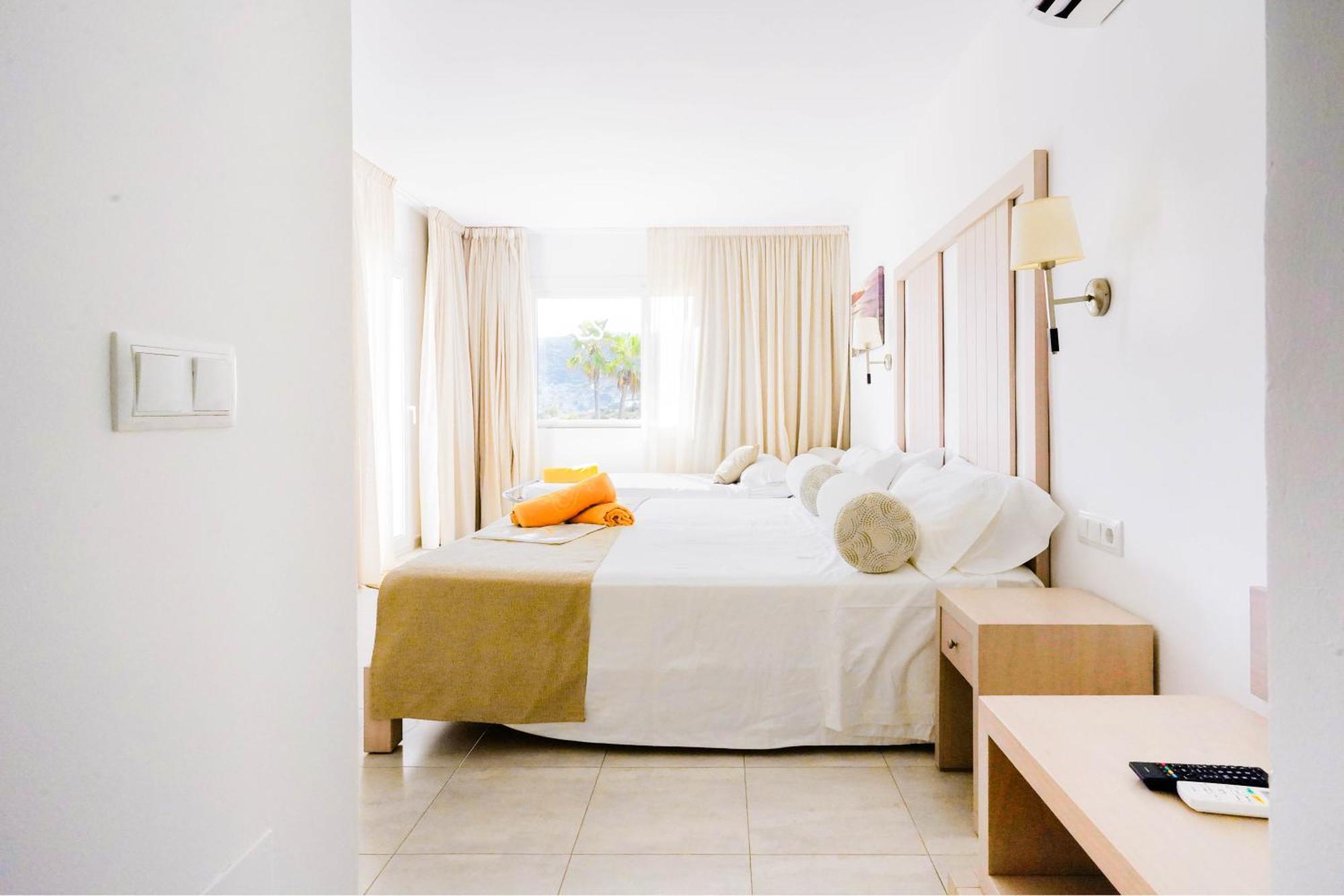 Apartamentos Es Calo Dış mekan fotoğraf
