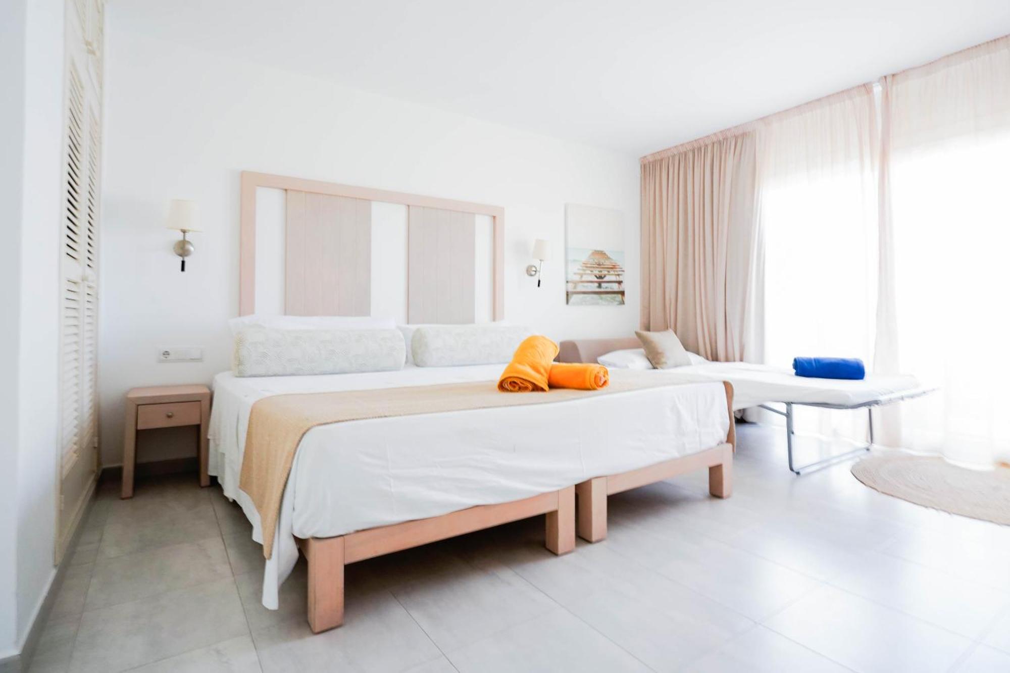 Apartamentos Es Calo Dış mekan fotoğraf