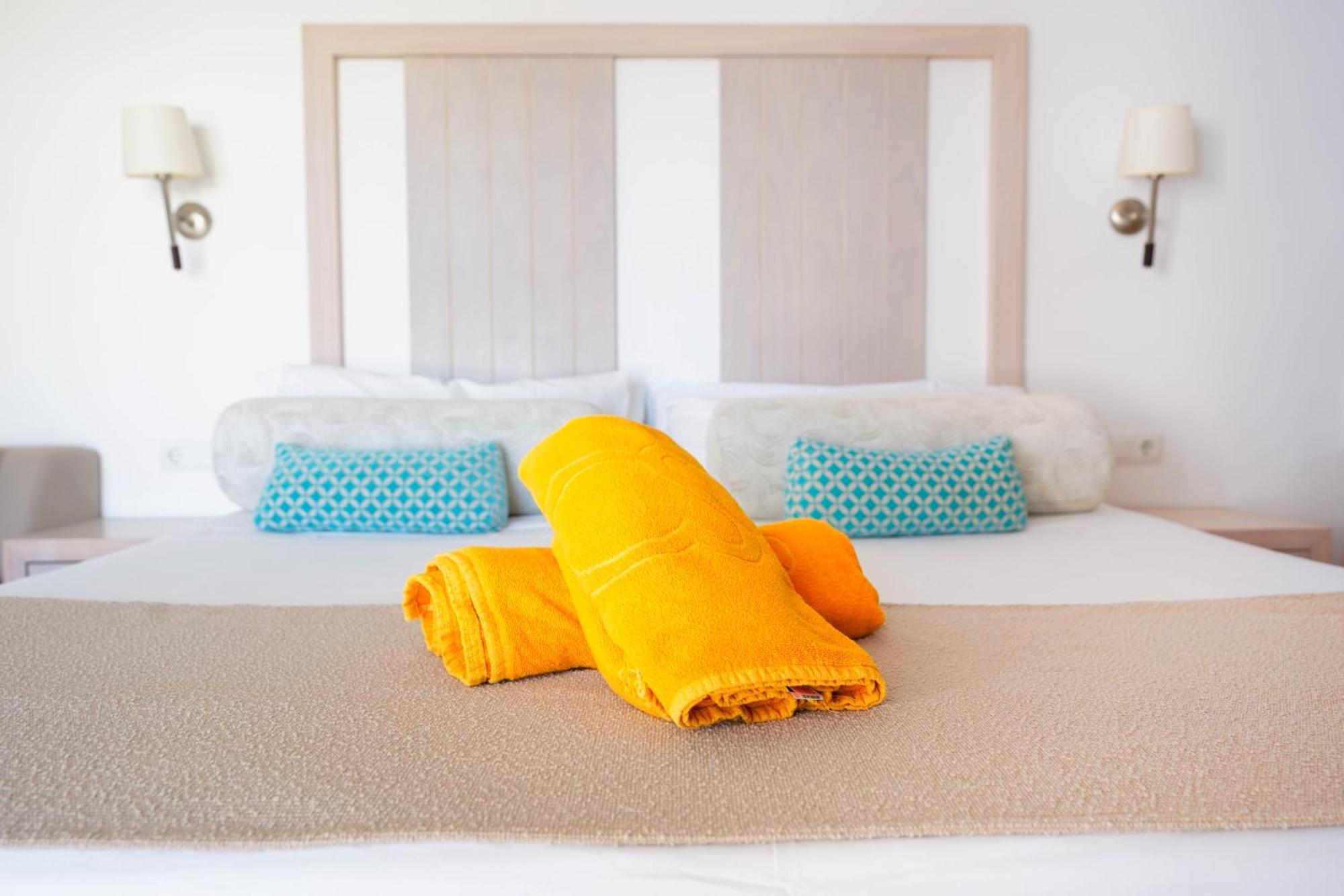 Apartamentos Es Calo Dış mekan fotoğraf